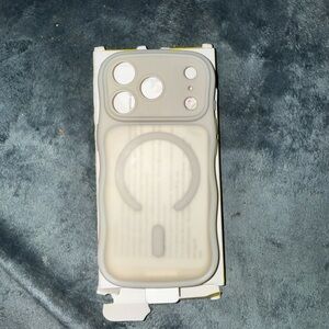 Gray MagSafe Compatible iPhone 17 pro Case